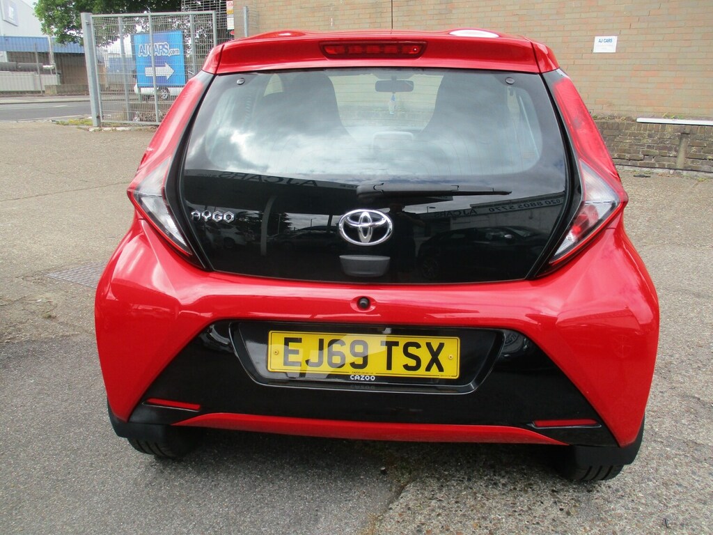 Toyota Aygo 1.0 Vvt-i X-play X-shift Red #3
