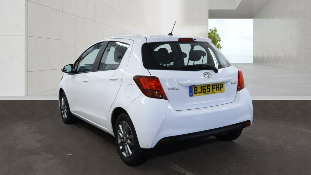 Toyota Yaris 1.33 Vvt-i Icon White #3