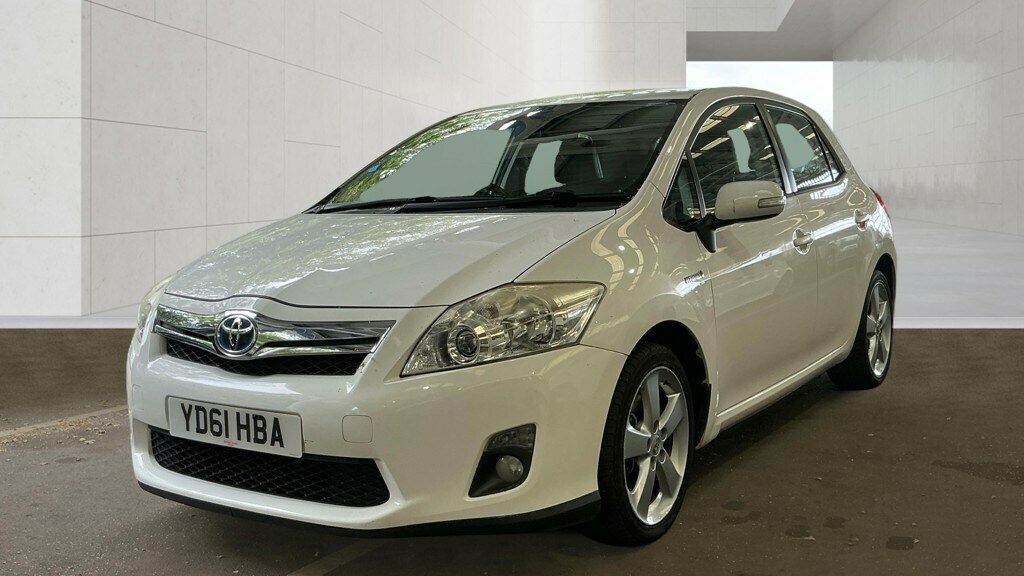Toyota Auris 1.8 Vvti Hybrid T Spirit Cvt White #2