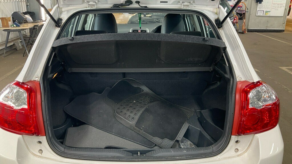 Toyota Auris Hatchback Red #7
