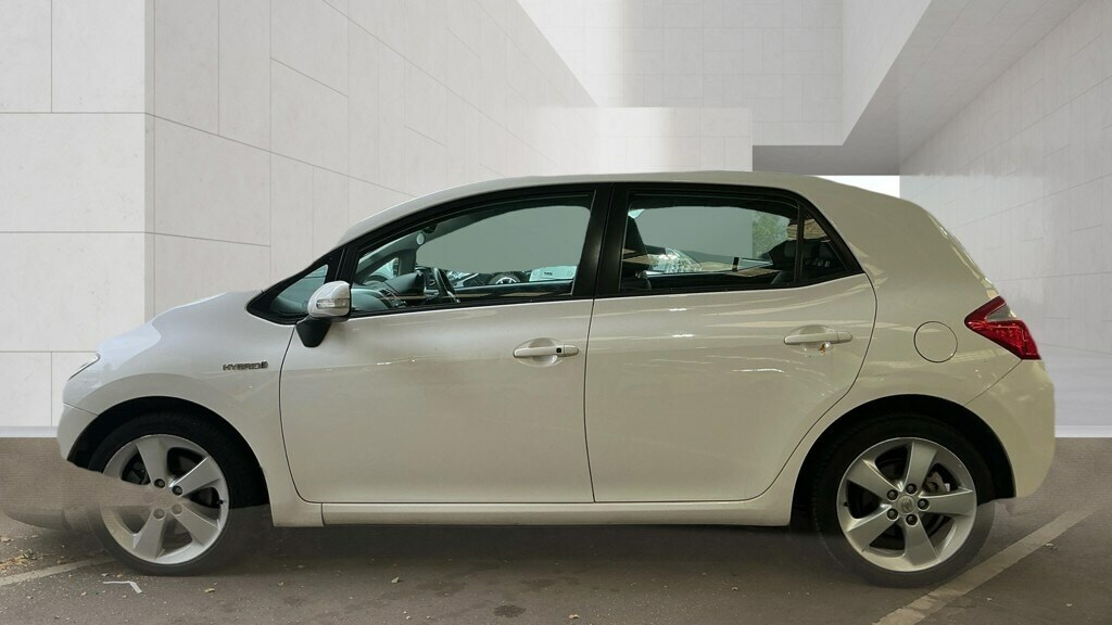 Toyota Auris 1.8 Vvti Hybrid T Spirit Cvt White #6