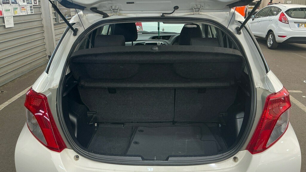 Toyota Yaris Sr Red #9