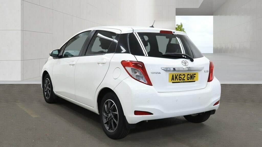 Toyota Yaris 1.0 Vvt-i Edition White #3