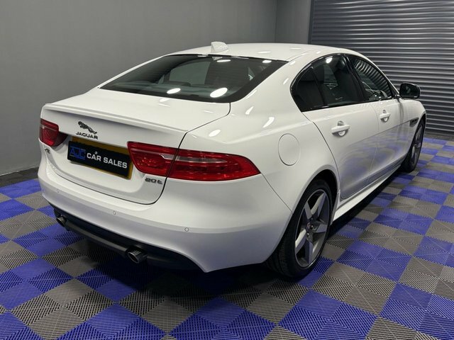 Jaguar XE 2018 2.0I Gpf R-sport Saloon Euro White #4
