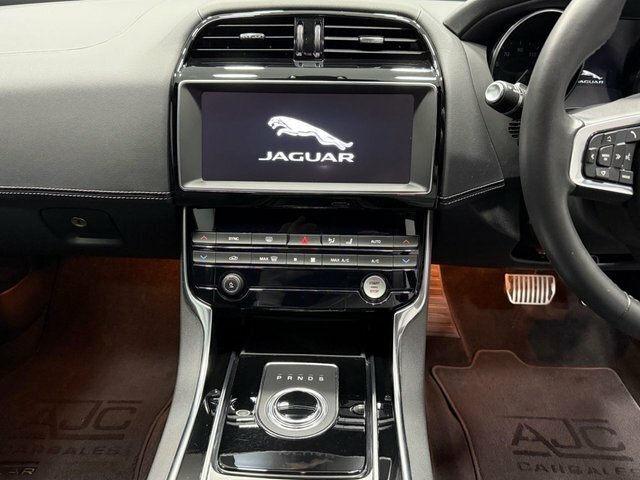 Jaguar XE 2.0 I4 250Ps R-sport Awd Blue #31