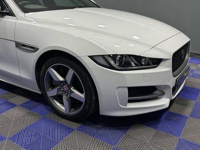 Jaguar XE 2018 2.0I Gpf R-sport Saloon Euro White #3
