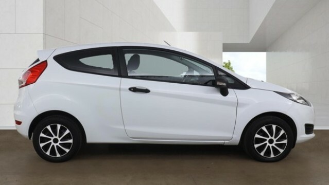Ford Fiesta Hatchback 1.3 Studio 201313 LF13ODB White #5