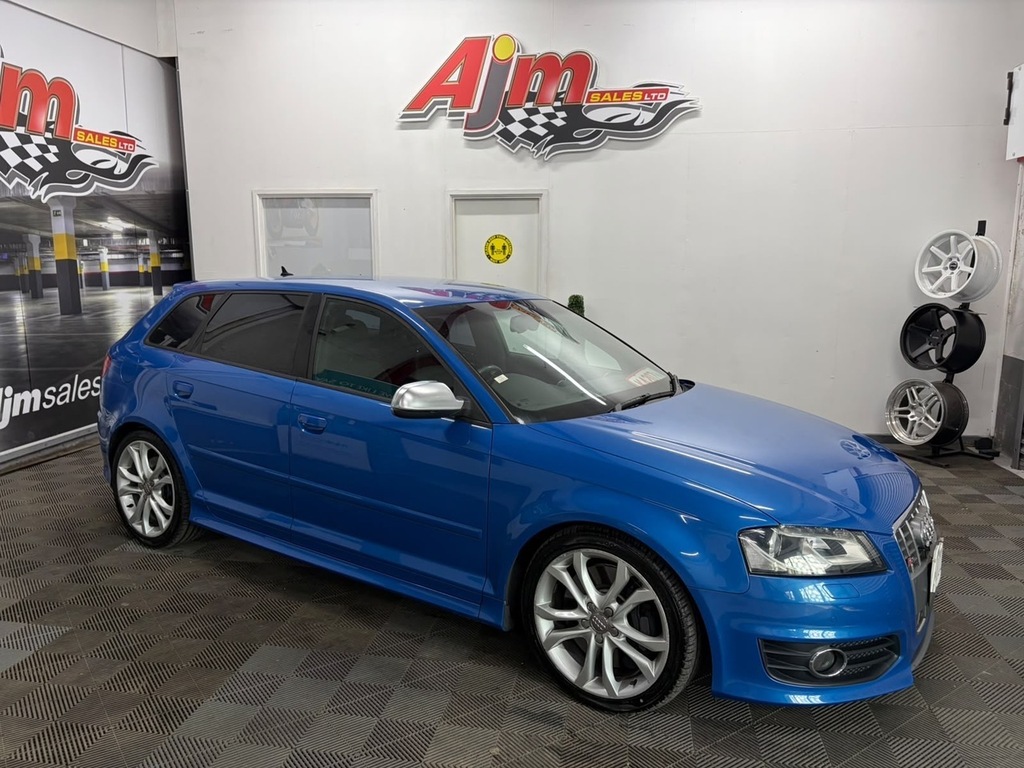 Audi A3 Black Edition 35 Tfsi 150 Ps S Tronic Red #1