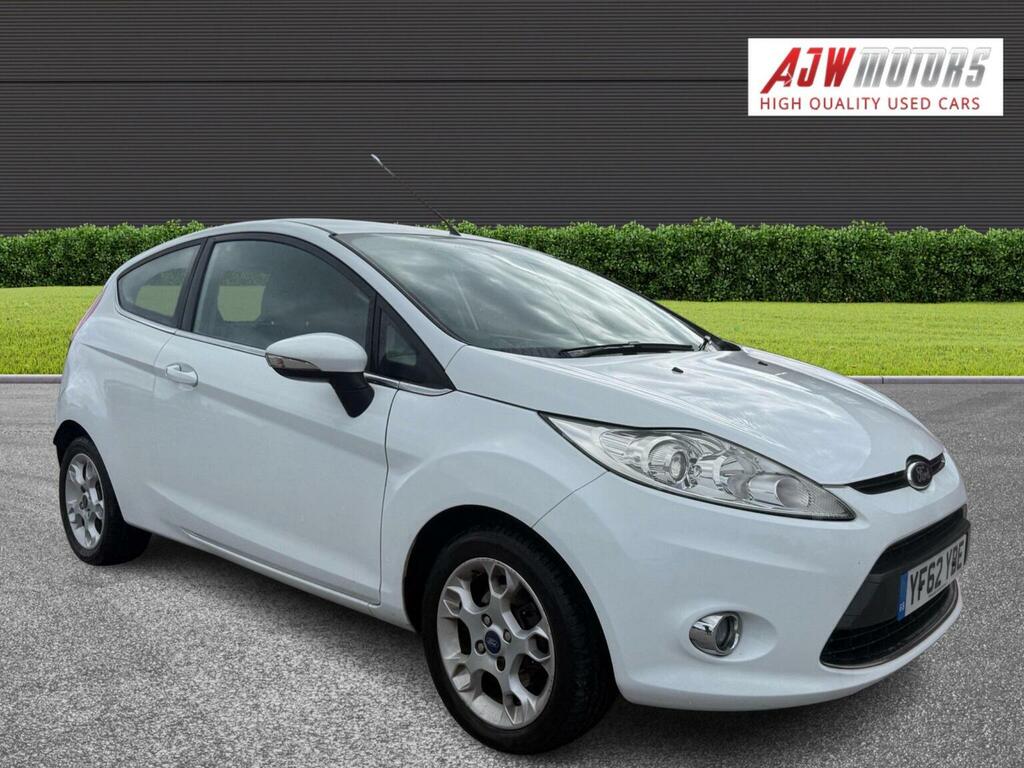 Ford Fiesta Hatchback 1.4 Zetec 201262 White