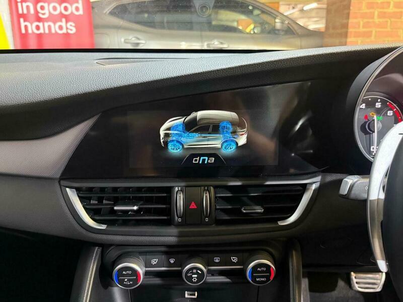 Alfa Romeo Giulia 2.0 Tb Super Red #52