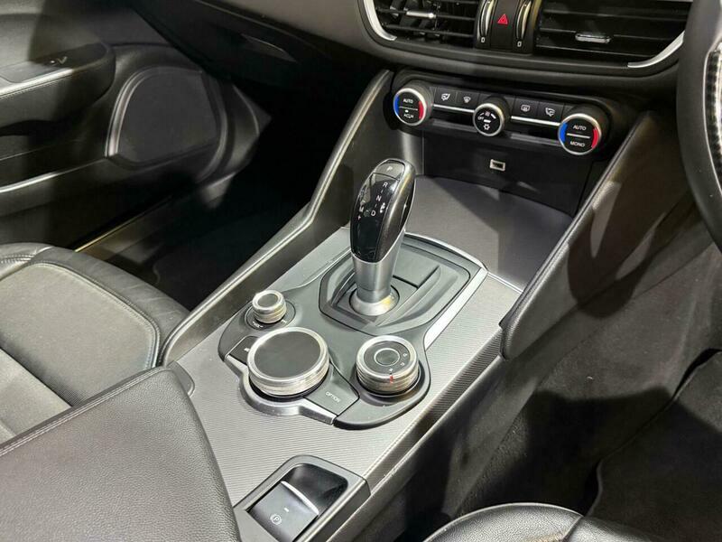 Alfa Romeo Giulia 2.0 Tb Super Red #36