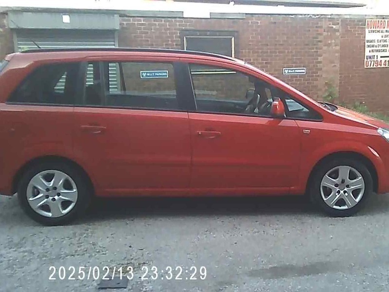 Vauxhall Zafira Exclusiv Red #4