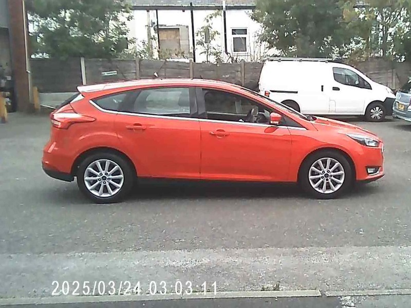 Ford Focus Titanium Red #4