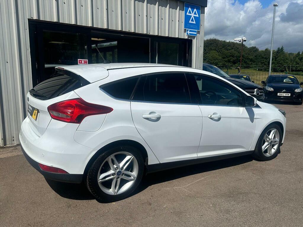 Ford Focus Hatchback 1.5 Tdci Zetec Edition Euro 6 Ss HV67EBM White #4