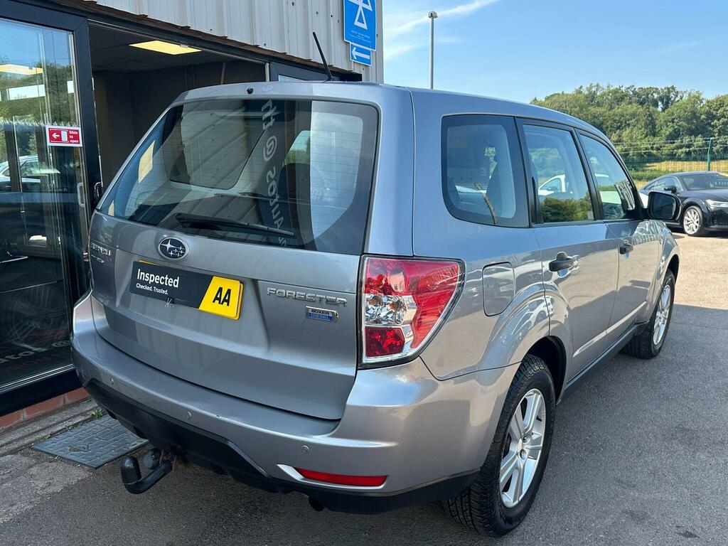 Subaru Forester D X Green #7