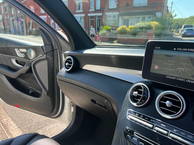 Mercedes-Benz GLC Class Mercedes-benz Glc 220 D 4Matic Sport Pr Estate White #44