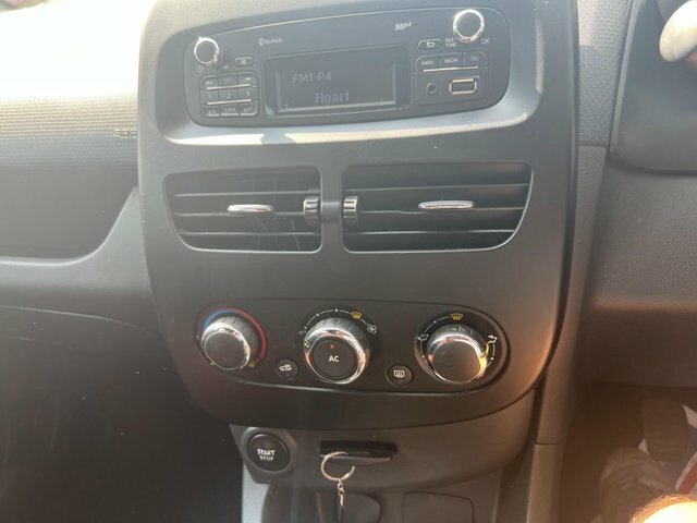 Renault Clio 1.1 Expression 16V 75 Bhp White #34