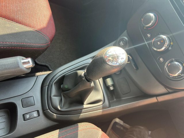 Renault Clio 1.1 Expression 16V 75 Bhp White #37