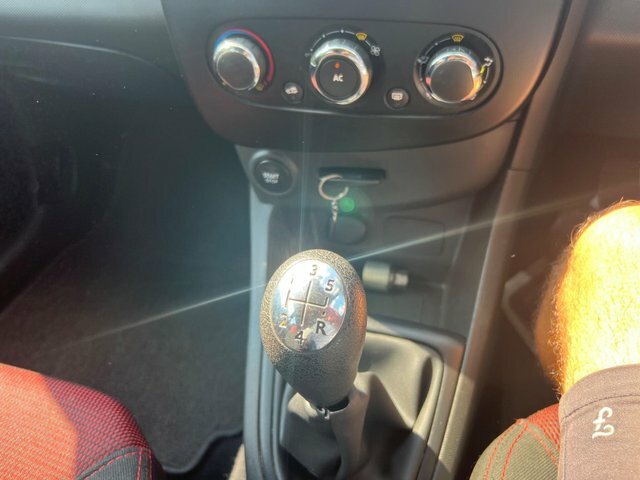 Renault Clio 1.1 Expression 16V 75 Bhp White #33