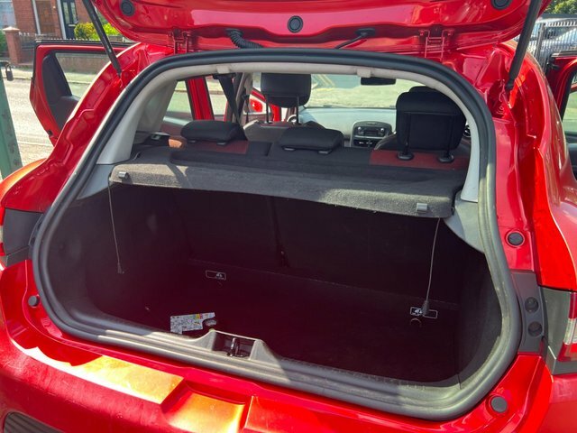 Renault Clio 1.1 Expression 16V 75 Bhp White #24