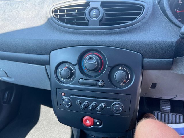 Renault Clio Expression 16V #28