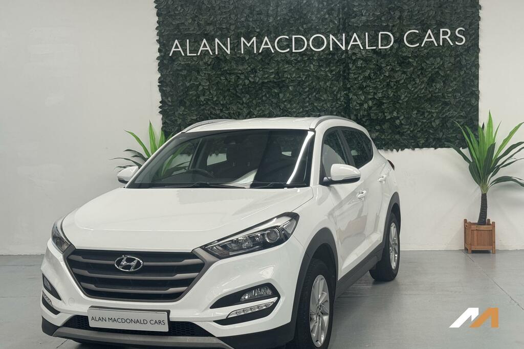 Hyundai Tucson Se Nav White #3