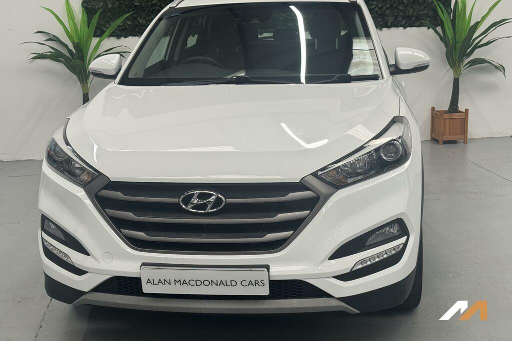Hyundai Tucson Se Nav White #5