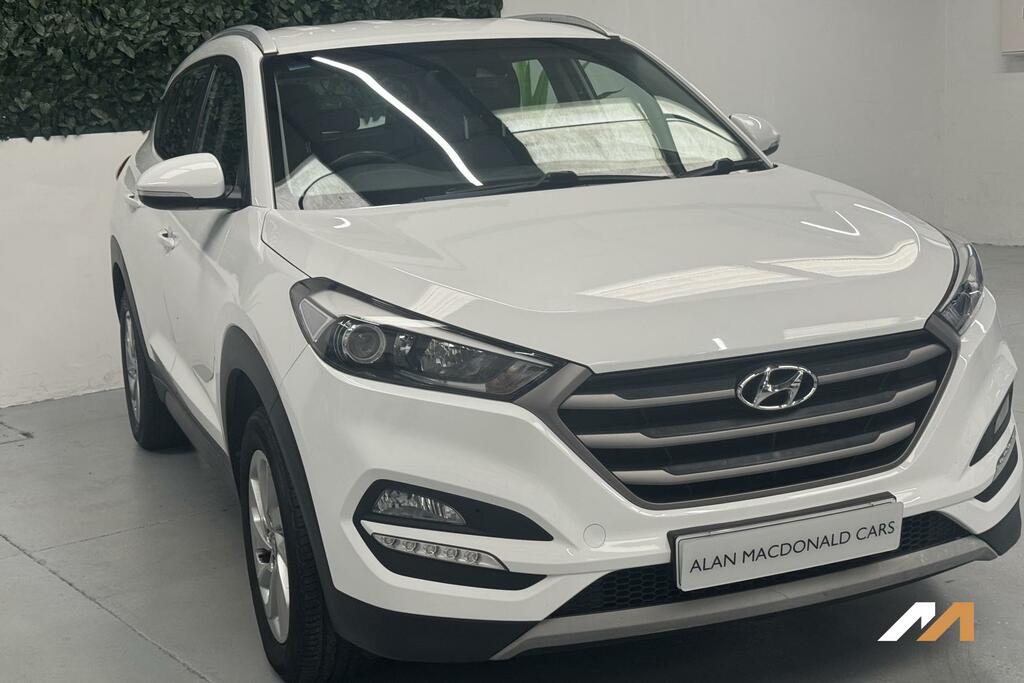 Hyundai Tucson Se Nav White #4