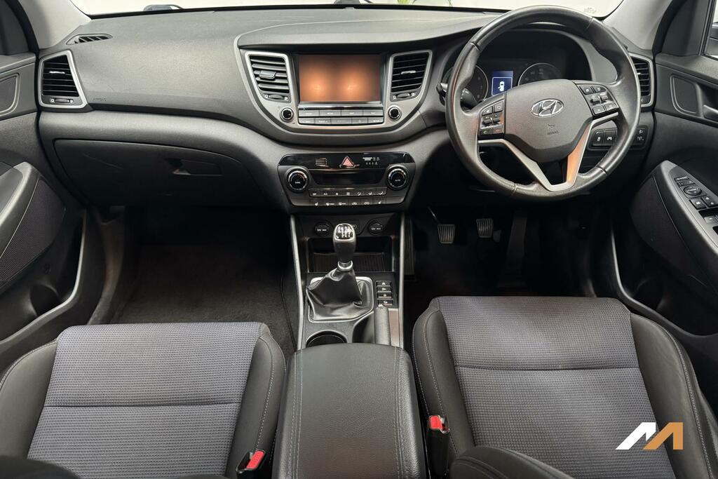 Hyundai Tucson Se Nav White #2