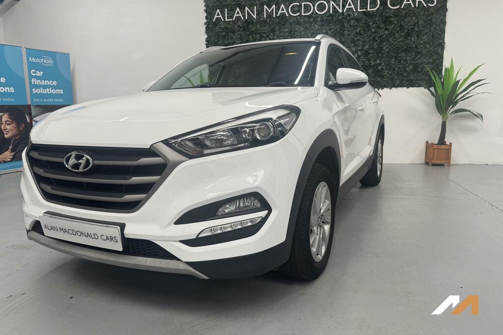 Hyundai Tucson Se Nav White #6