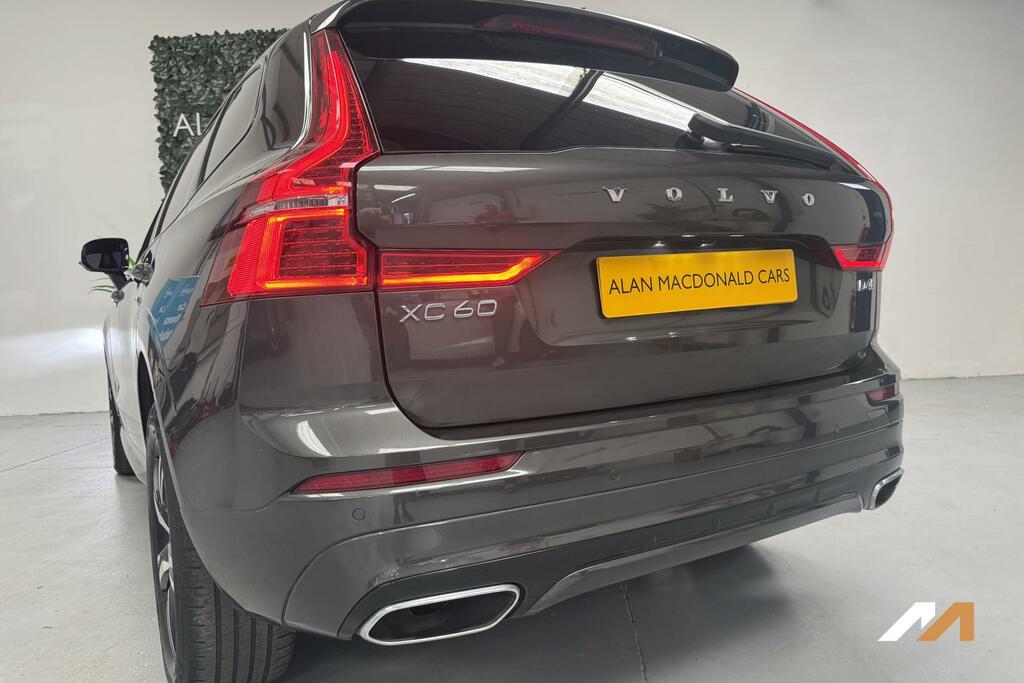 Volvo XC60 T4 Edition Black #11