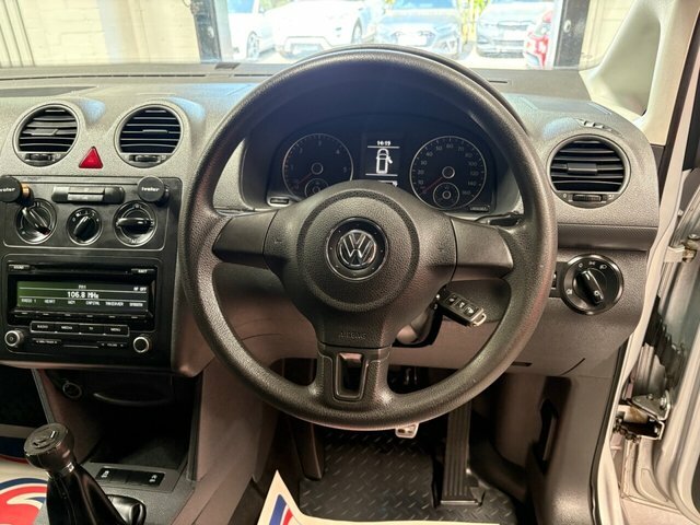 Volkswagen Caddy Mpv White #18