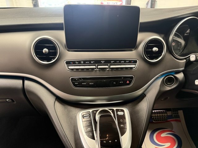Mercedes-Benz V Class V 220 D Amg Line Silver #32
