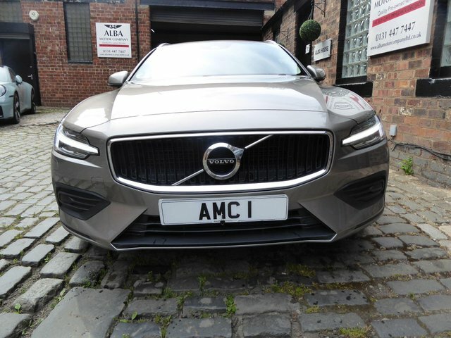 Volvo V60 2.0 D3 Momentum Plus Grey #2