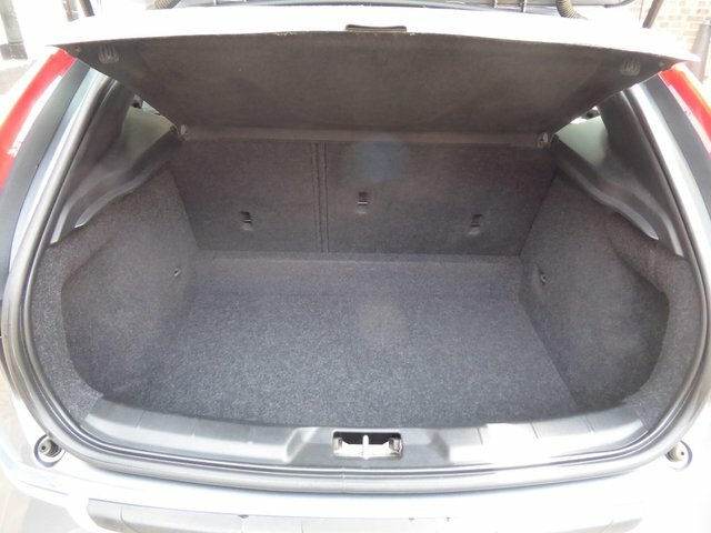 Volvo V40 Cross Country T3 Pro Red #23