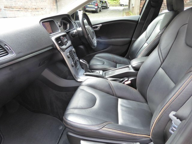 Volvo V40 Cross Country T3 Pro Red #10