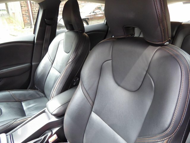 Volvo V40 Cross Country T3 Pro Red #21