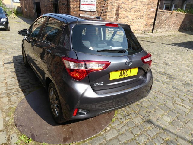 Toyota Yaris 1.5 Vvt-i Icon Cvt Grey #4
