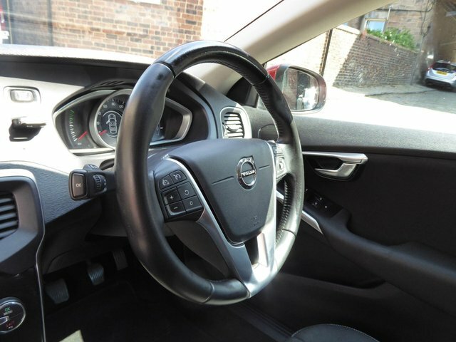 Volvo V40 D3 4 Cyl 150 R Design Nav Plus #15
