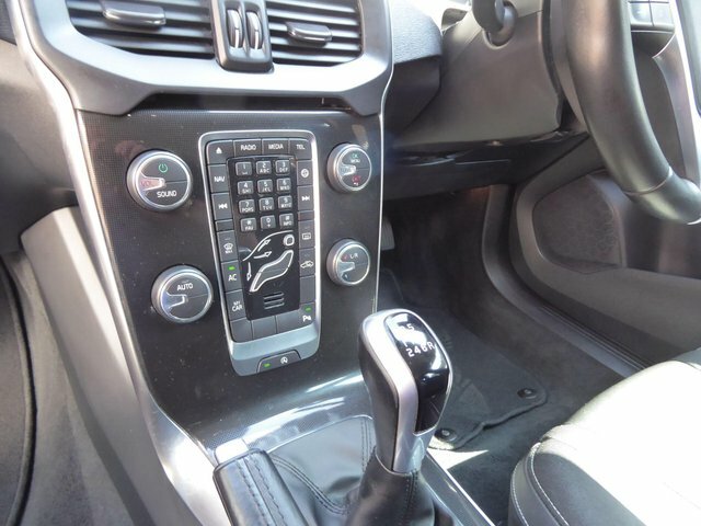 Volvo V40 D3 4 Cyl 150 R Design Nav Plus #16