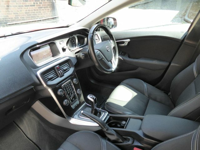 Volvo V40 D3 4 Cyl 150 R Design Nav Plus #14