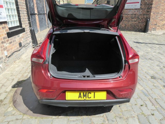 Volvo V40 D3 4 Cyl 150 R Design Nav Plus #8
