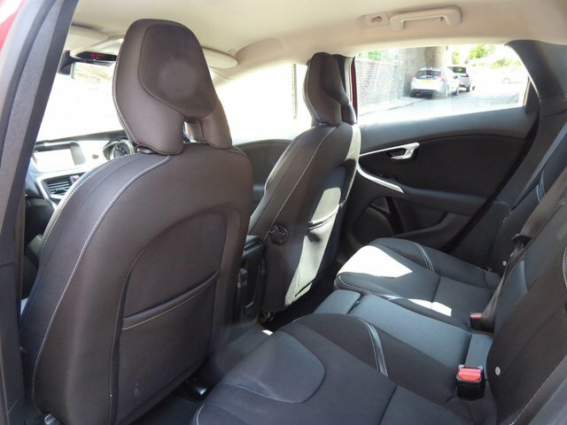 Volvo V40 D3 4 Cyl 150 R Design Nav Plus #18