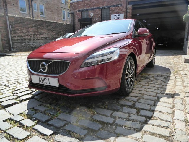 Volvo V40 2.0 D2 Momentum Nav Red #3