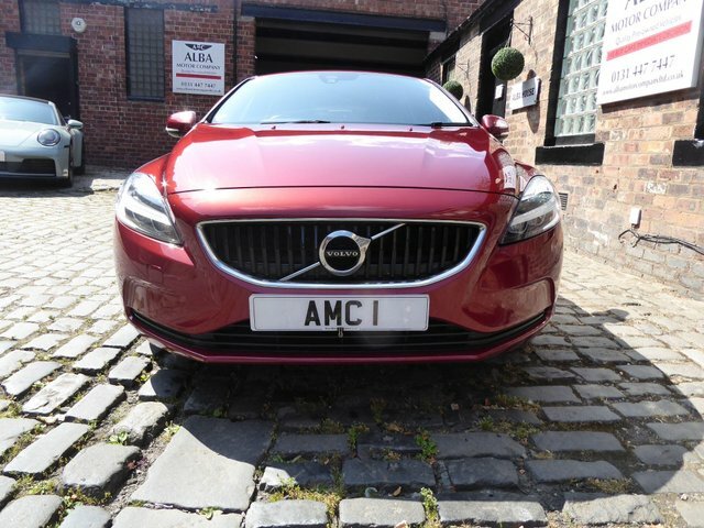 Volvo V40 2.0 D2 Momentum Nav Red #2
