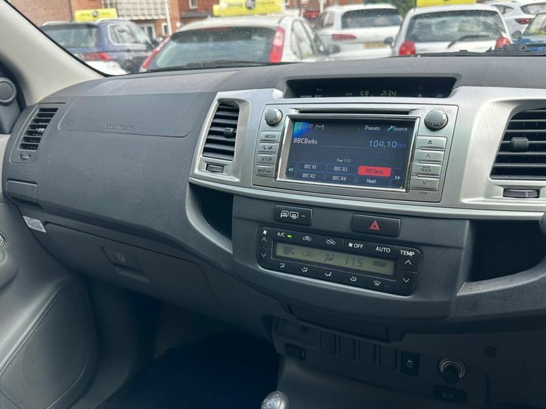Toyota HILUX 3.0 D-4d Invincible Pickup Double Cab A Grey #22