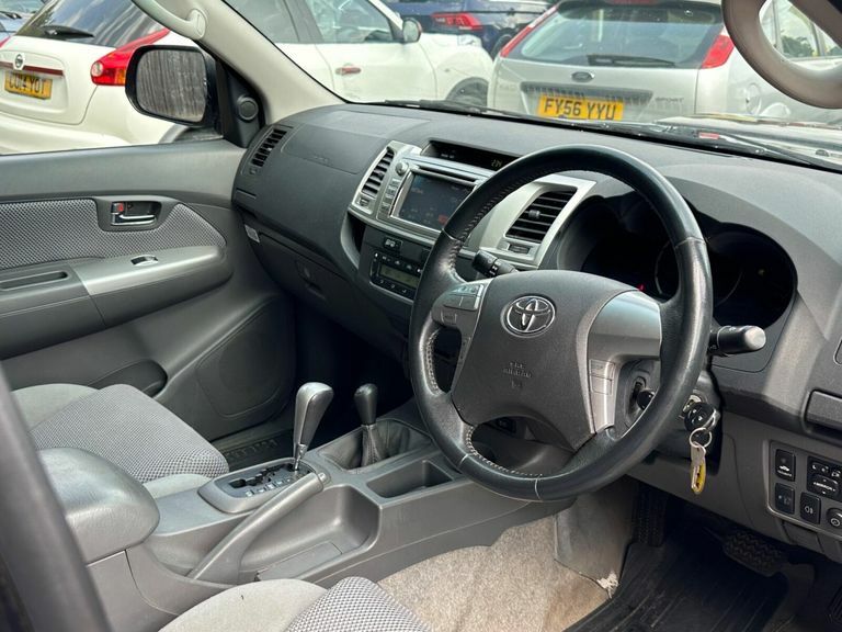 Toyota HILUX 3.0 D-4d Invincible Pickup Double Cab A Grey #17