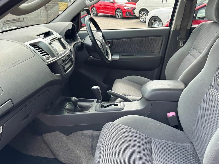 Toyota HILUX 3.0 D-4d Invincible Pickup Double Cab A Grey #19