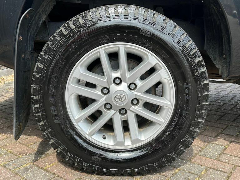 Toyota HILUX 3.0 D-4d Invincible Pickup Double Cab A Grey #10