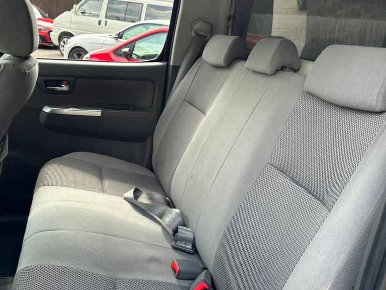 Toyota HILUX 3.0 D-4d Invincible Pickup Double Cab A Grey #23